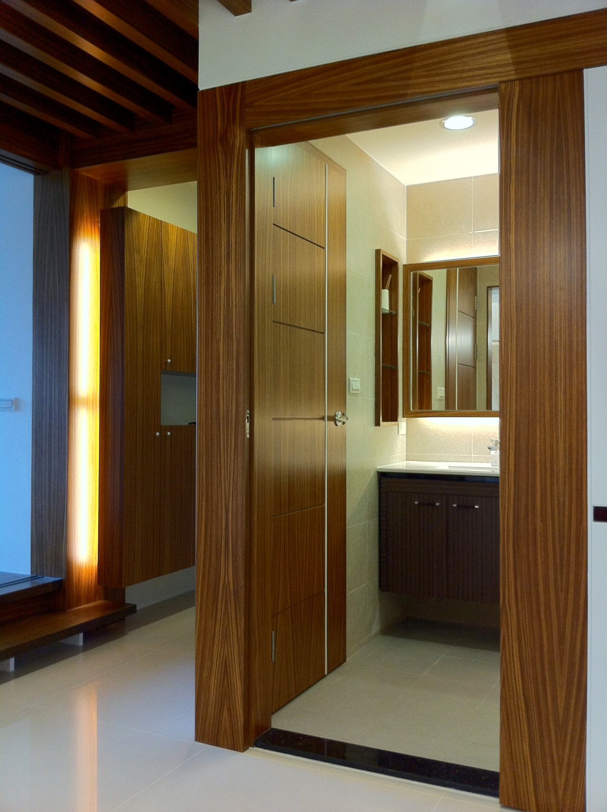 TKSC 浴廁_公共浴測有兩個門