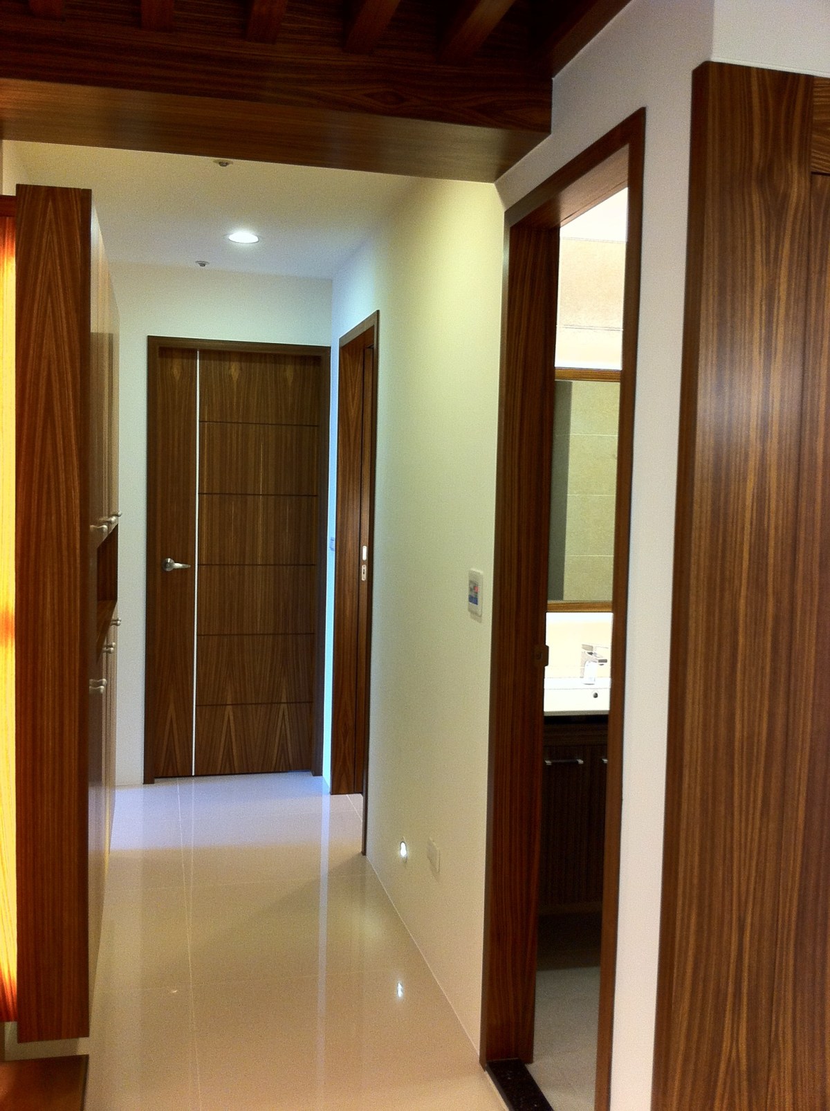 TKSC 廊道_通往私密空間的玄關走道