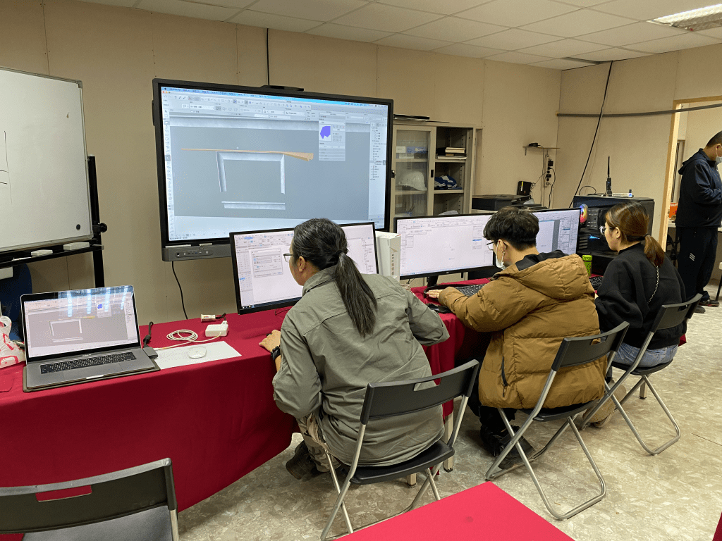 ArchiCAD課程上課期間學員練習的情形。